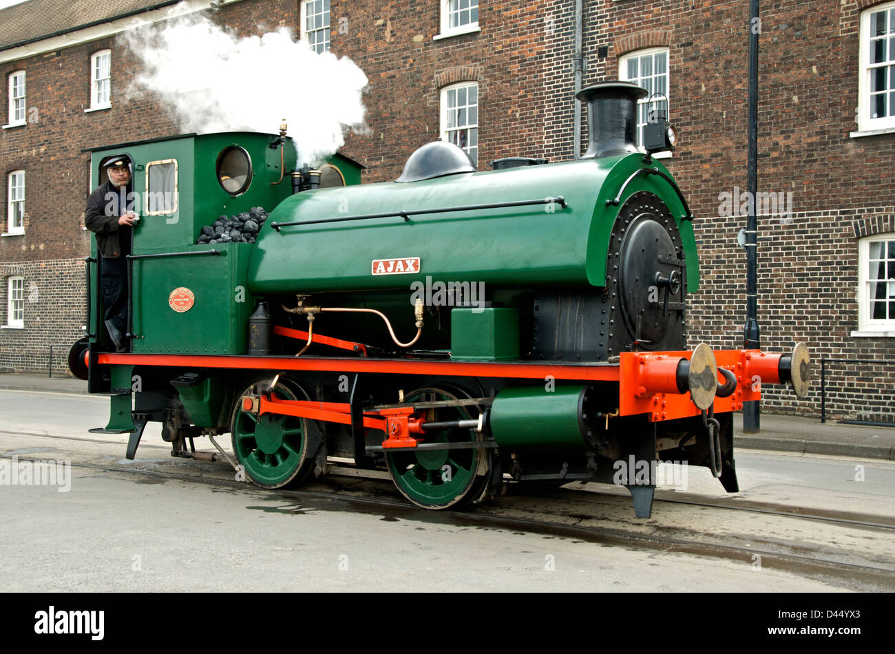 Ajax, Sattel Tank Dampflokomotive mit Fahrer, arbeiten bei Chatham Historic Dockyard Stockfoto