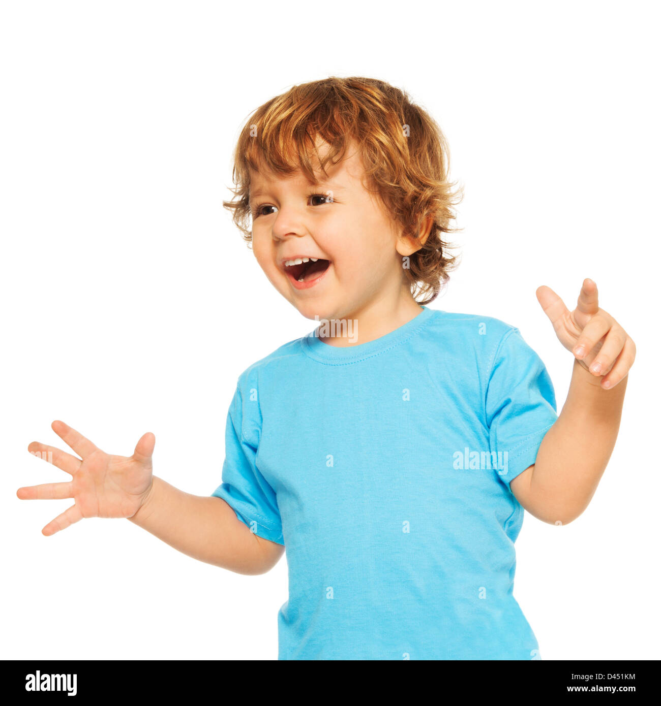 Glücklich verlassen zwei Jahre alte Kind mit offenen Maus und offenen Händen Stockfoto