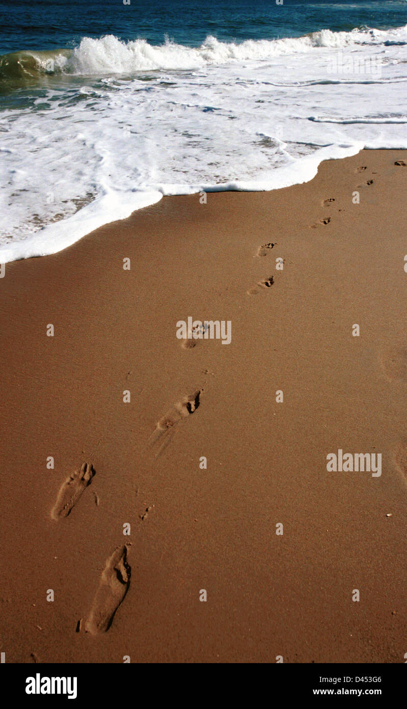 Fußspuren im Sand, Strand Fußspuren im Sand, Meer Ufer Fußspuren im Sand, Fußspuren, Ozean Fussspuren, Stockfoto