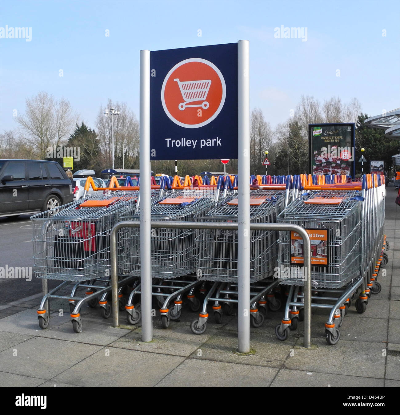 Ein Trolley-Park in einem Supermarkt Stockfoto