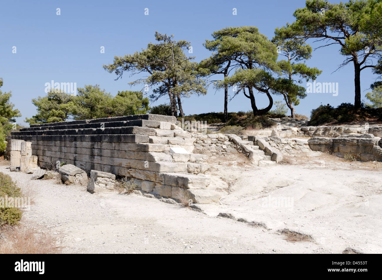 Rhodos. Griechenland. Ruinen des 3. Jahrhunderts v. Chr. Stoa die Nordseite für etwa 200 Meter am alten Kamiros gesäumt Stockfoto