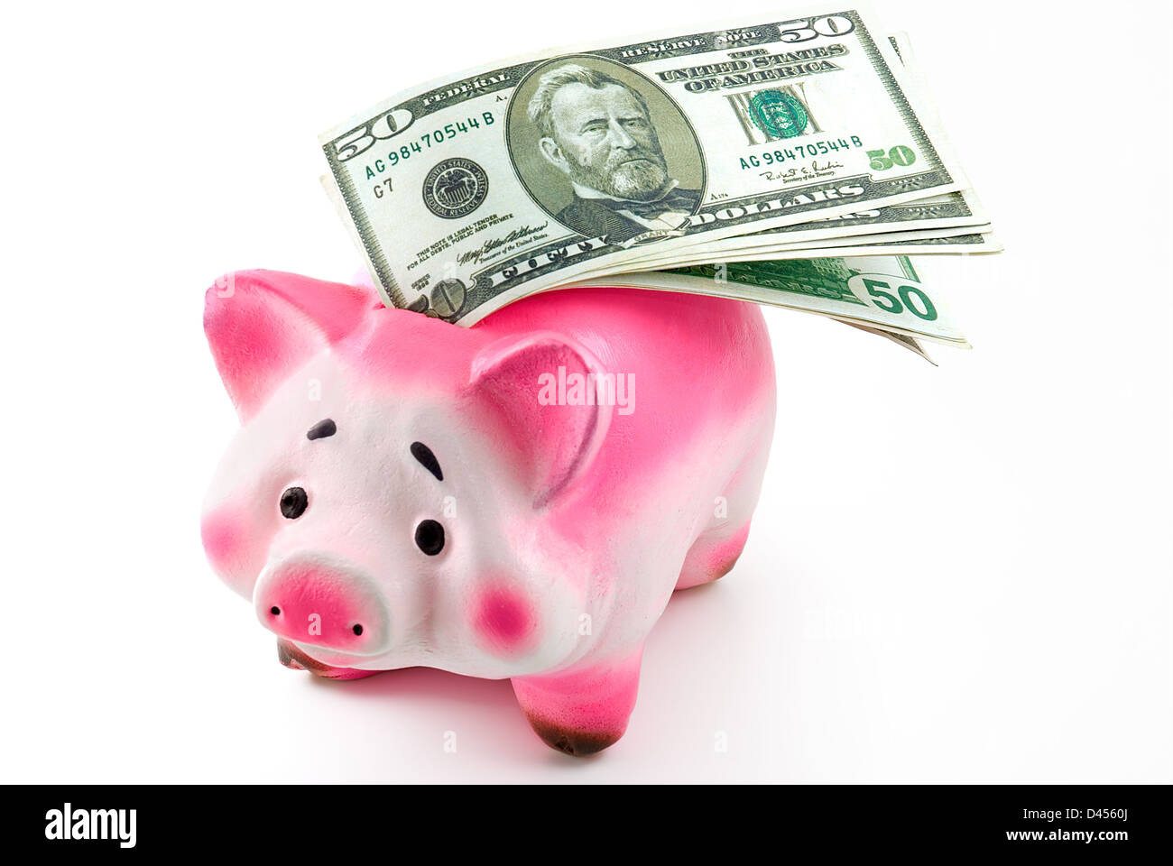 Die Spardose mit US-Dollar als ein rosa Schwein steht auf einem weißen Hintergrund Stockfoto