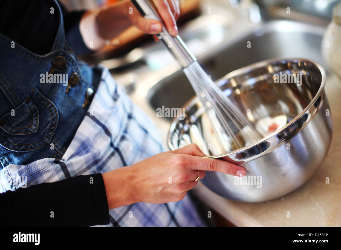 Hand-Mix Ei hautnah Stockfoto