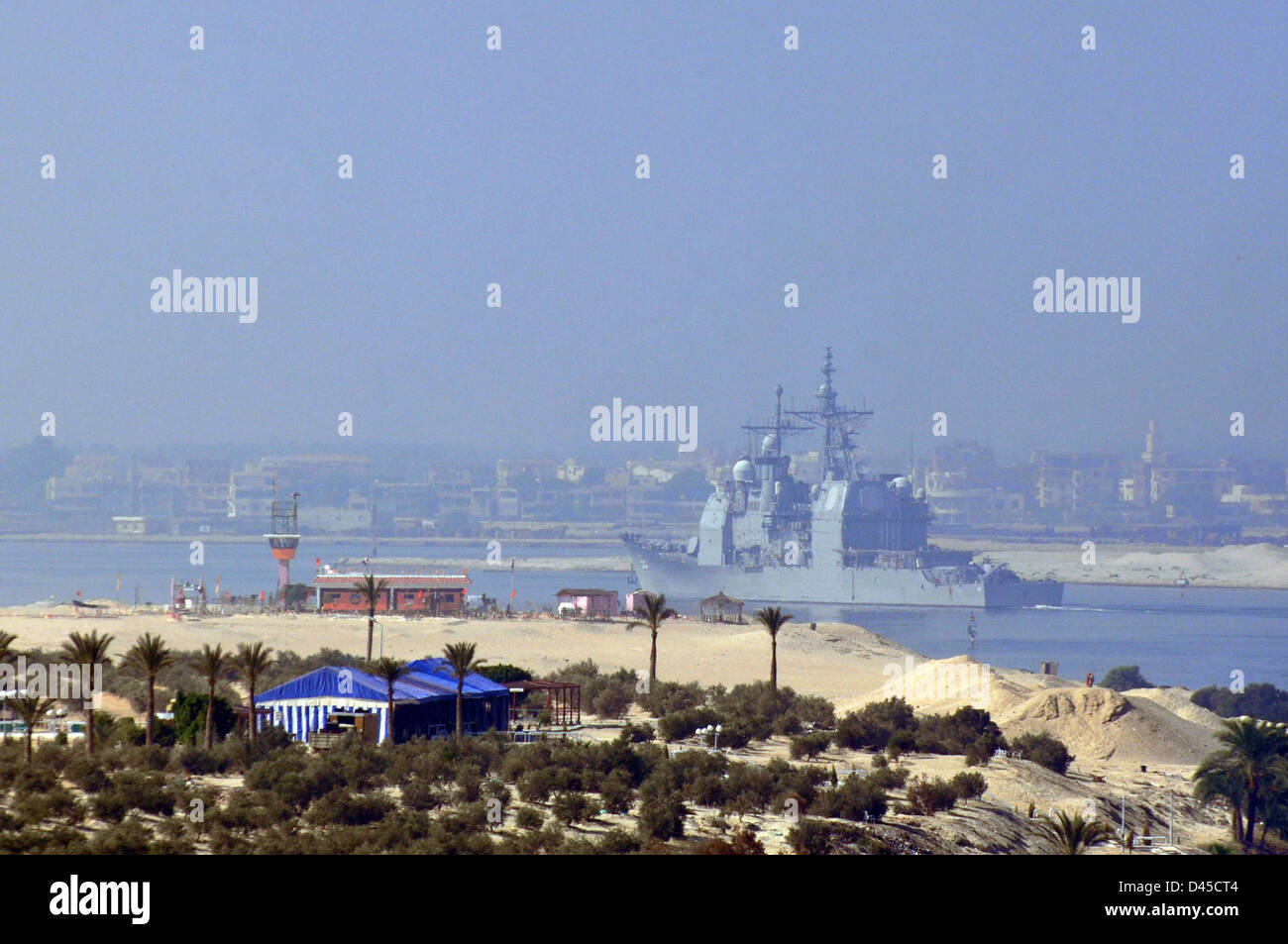 USS Hue City Transit den Suez-Kanal. Stockfoto
