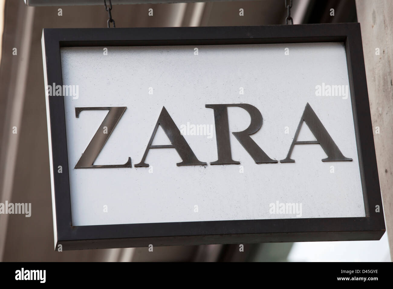 Melden Sie sich für Bekleidungsgeschäft Zara. Stockfoto