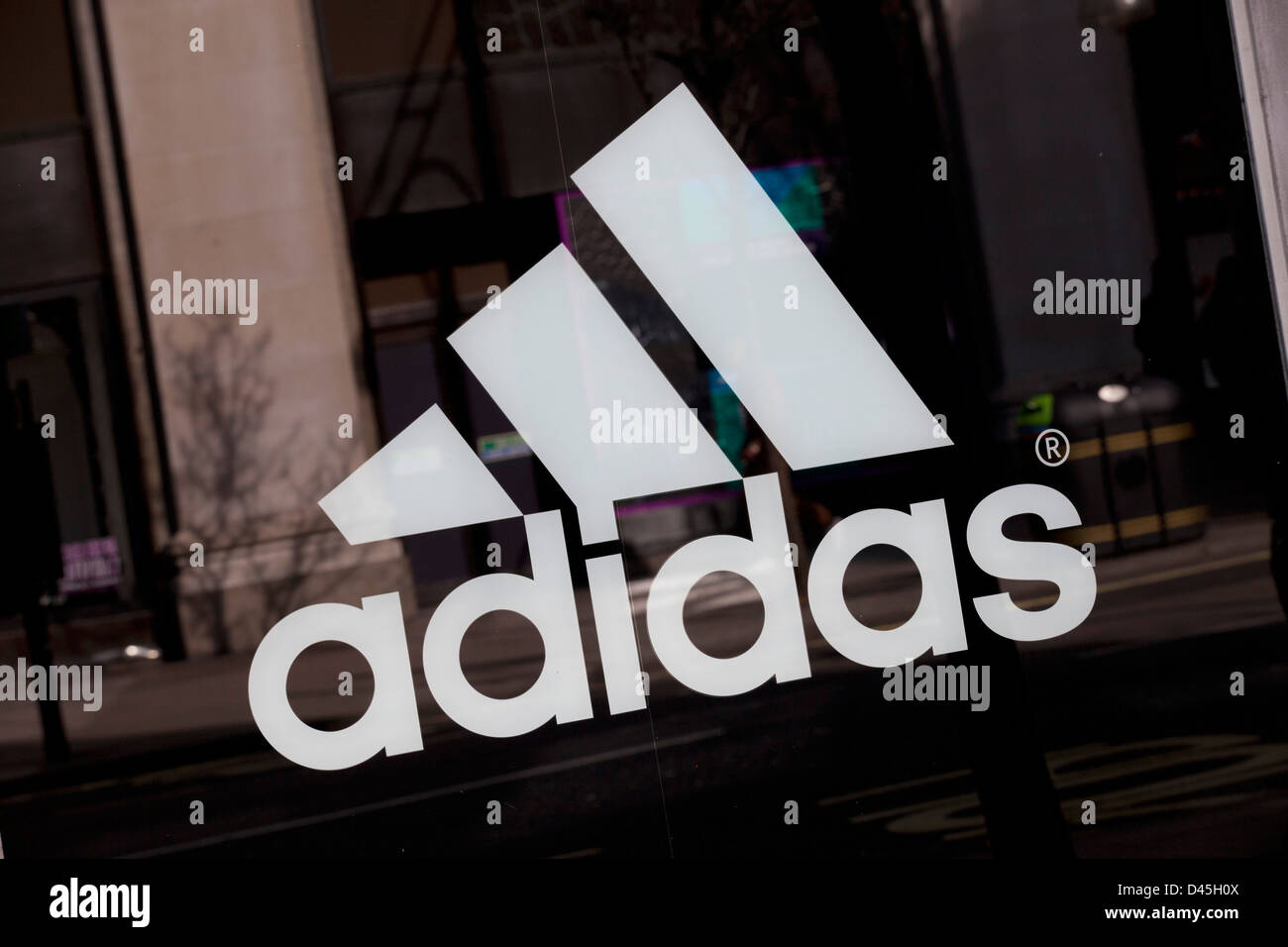 Adidas Shop Stockfotos & Adidas Shop Bilder - Alamy