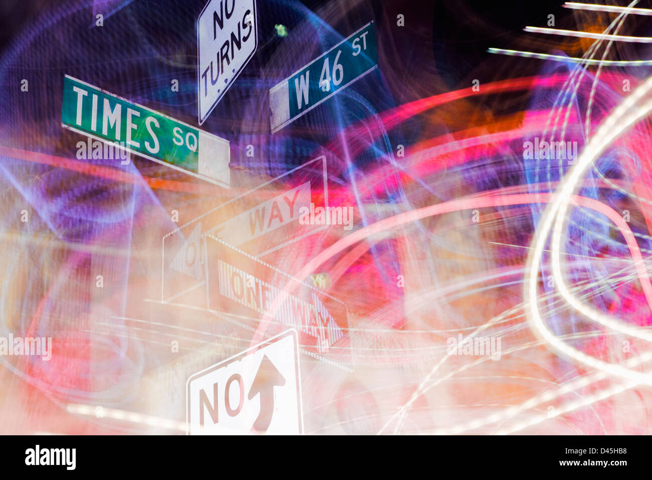 Times Square Straßenschild gegen Licht verwischt Stockfoto