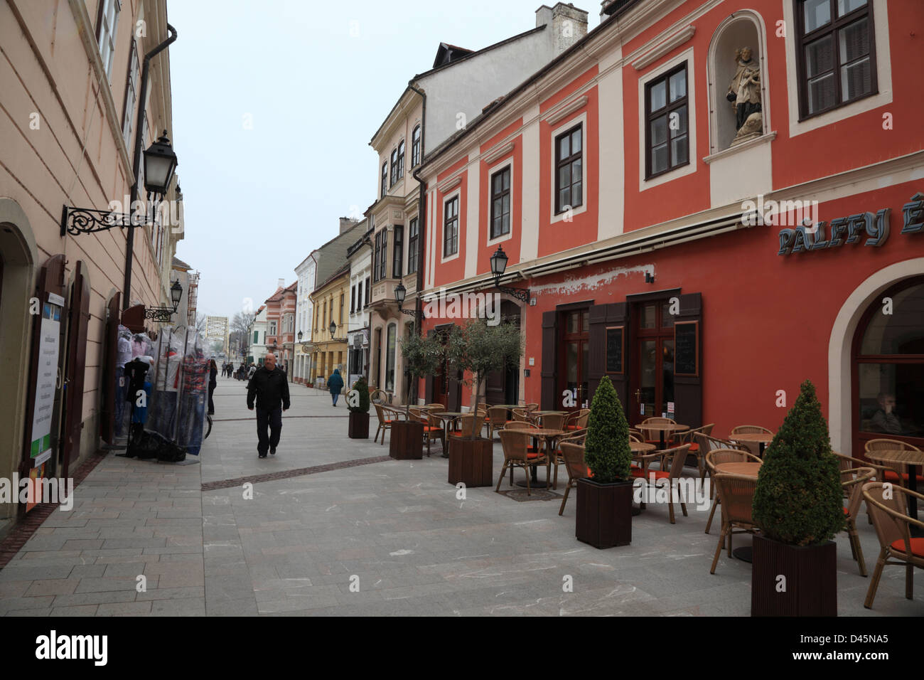 Straßen und Gebäude in Győr (Ungarn) Stockfoto