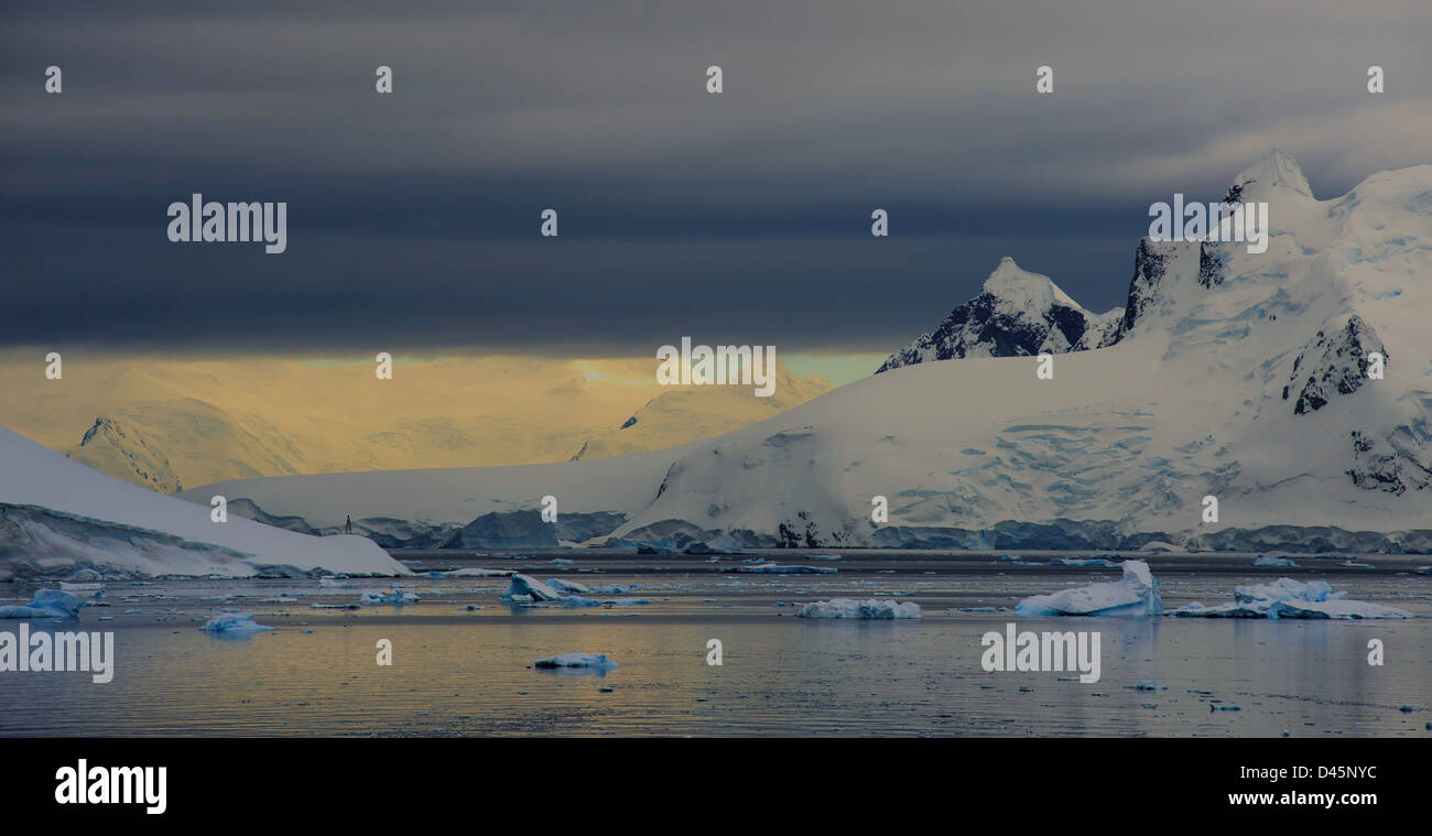 Die atemberaubende Aussicht auf Paradies-Hafen in der Antarktis Stockfoto