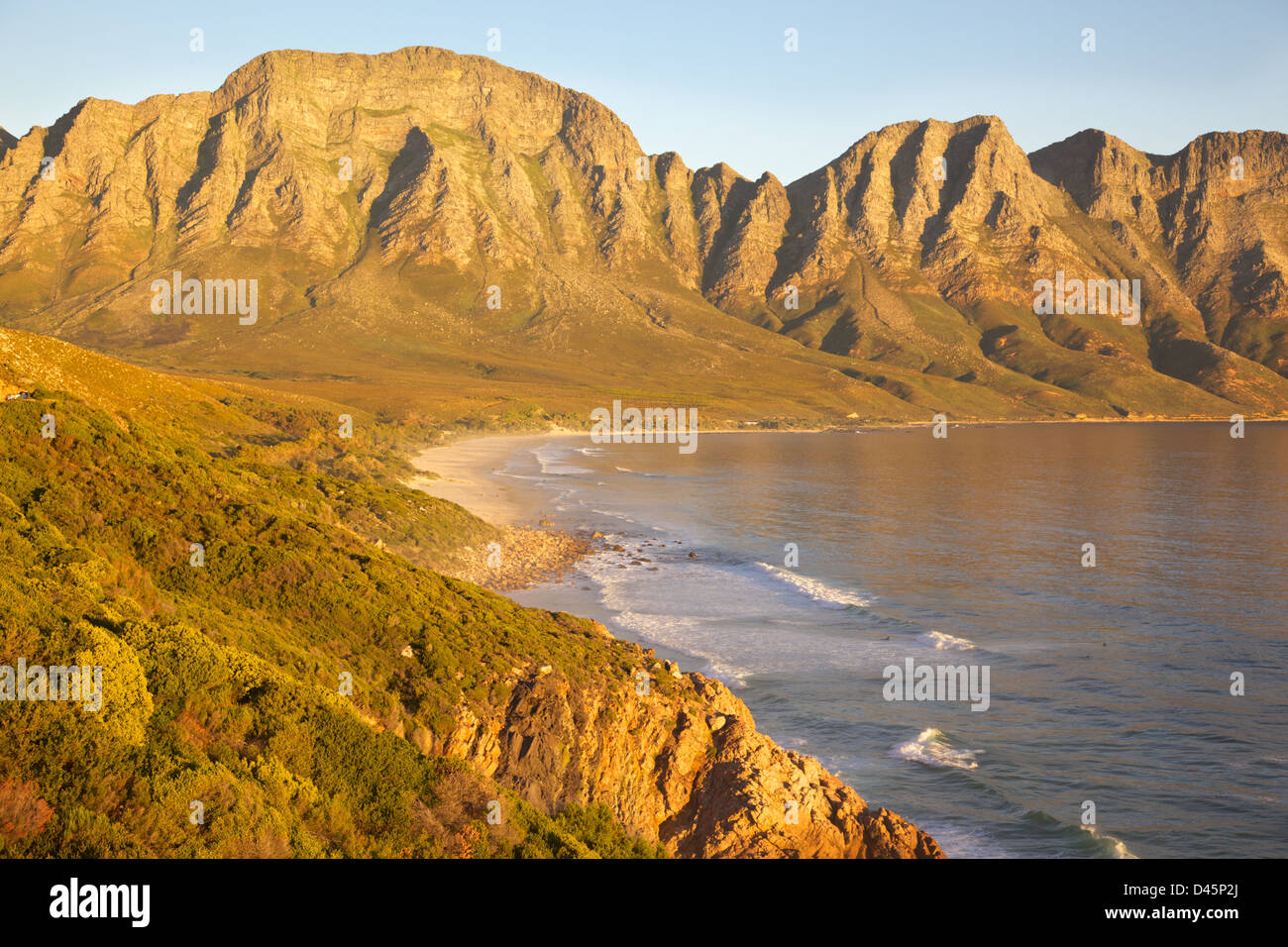 Ein Blick auf Kogel Bucht von Clarence Drive, in der Nähe von Gordons Bay, Südafrika. Stockfoto