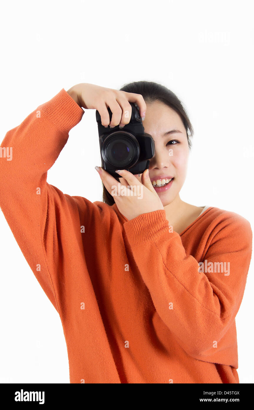 Fotografin im Studio mit einer Kamera. Stockfoto
