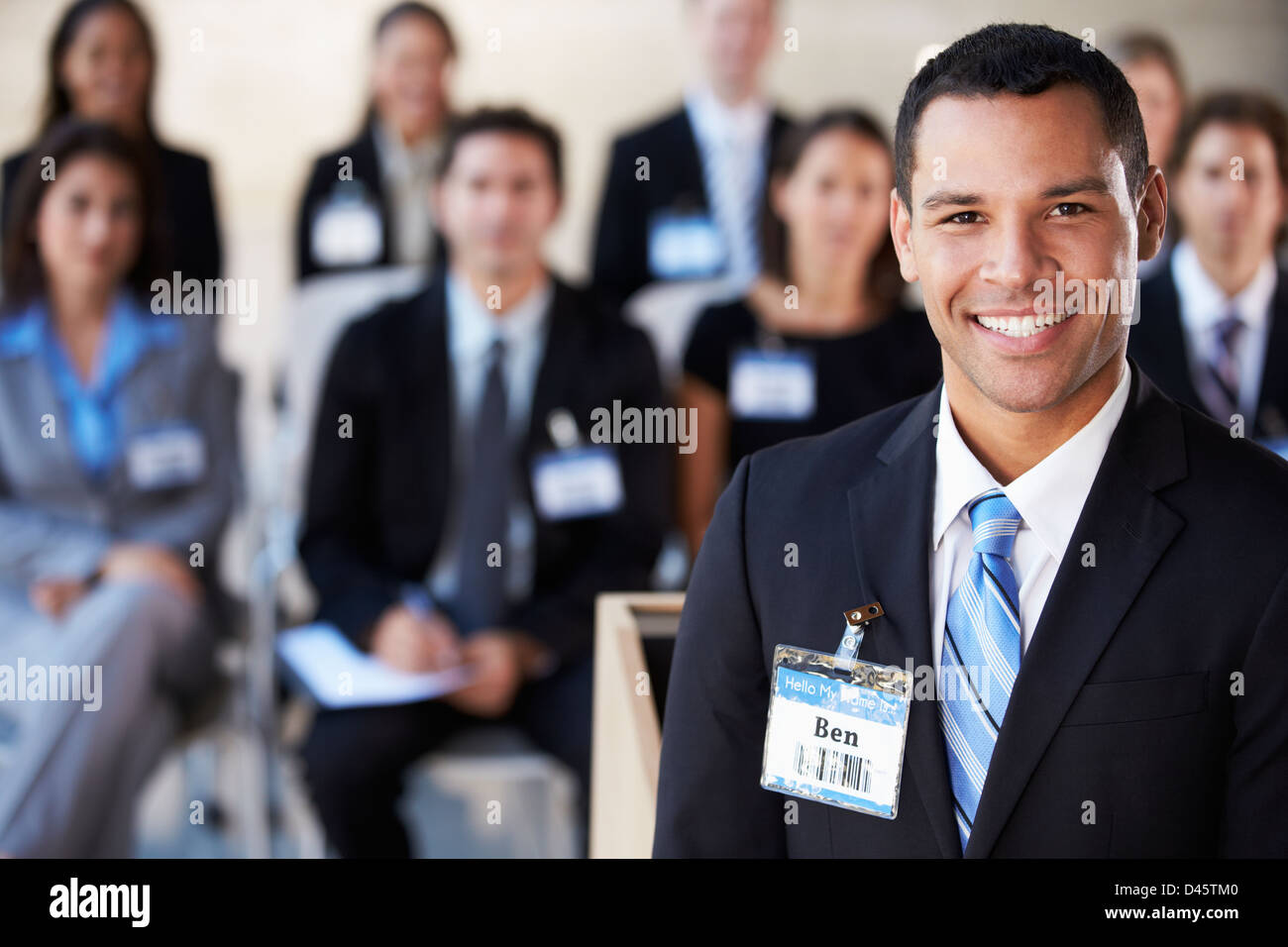 Geschäftsmann liefern Präsentation auf der Konferenz Stockfoto