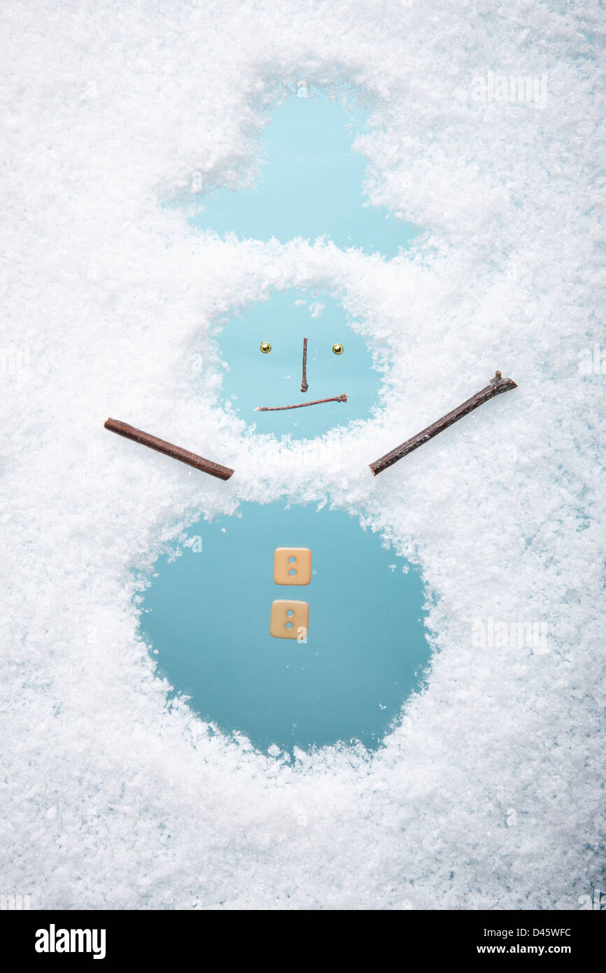 eine Form der Schneemann auf Schnee gezeichnet Stockfoto