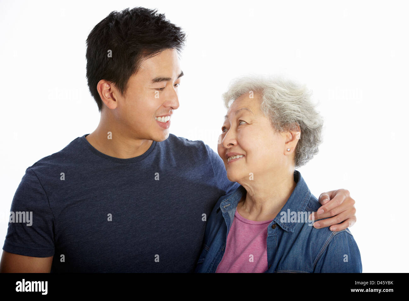 Studio-Porträt des chinesischen Mutter mit erwachsenen Sohn Stockfoto
