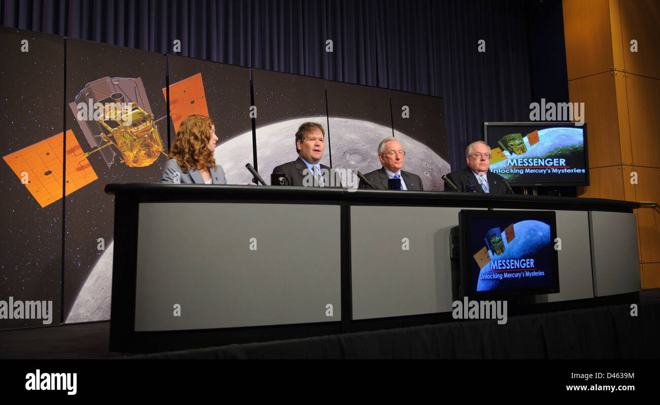 Das Messenger-Missionsteam der NASA, darunter Wissenschaftler des Labors für angewandte Physik und der Carnegie Institution, informiert die Medien über die bevorstehende Mission Mercury. Stockfoto