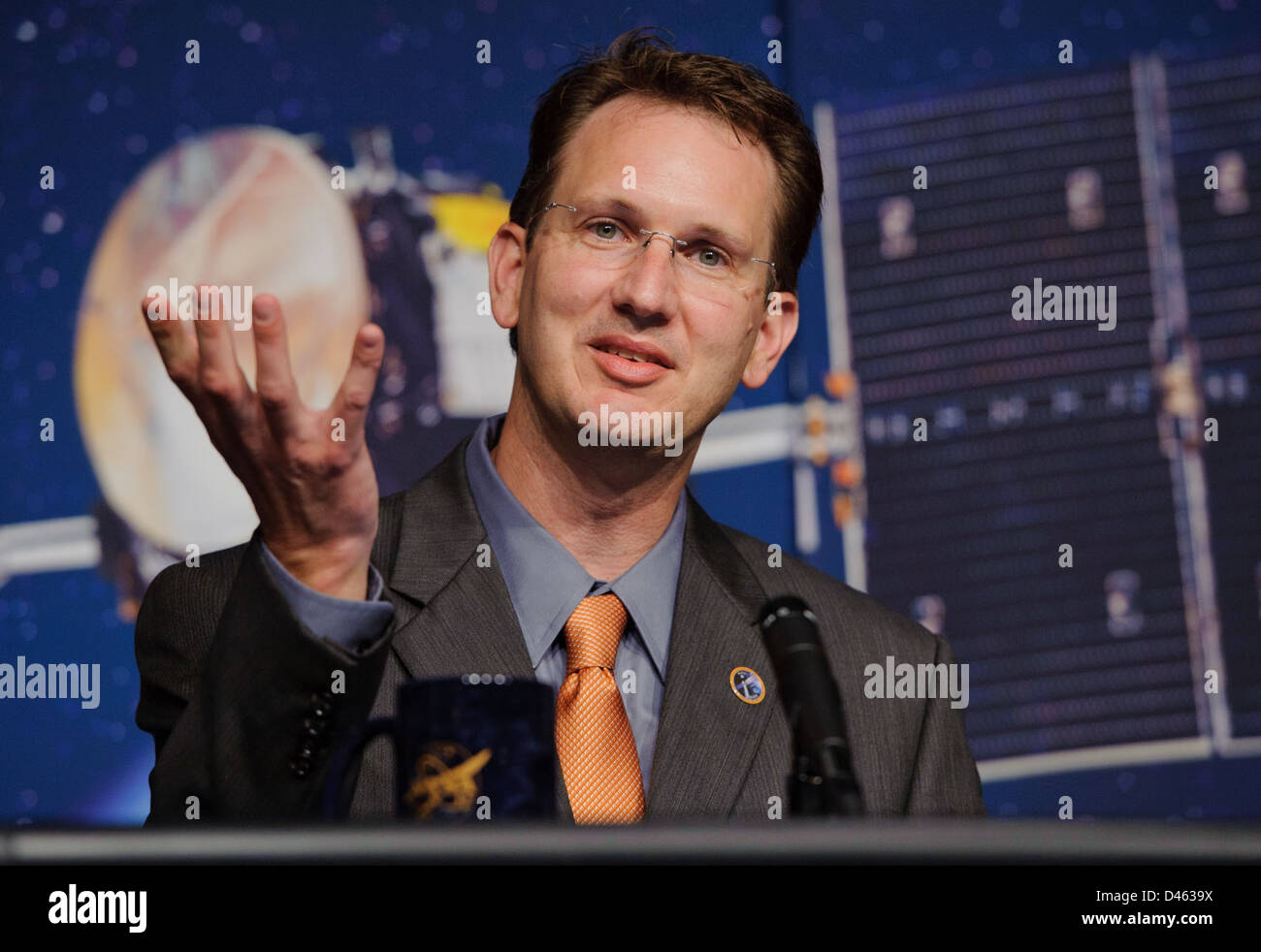 Die NASA veranstaltete ein Briefing über die Dawn-Raumsondenmission zum Asteroiden Vesta. Paul E. Alers und Robert Mase präsentierten aktuelle Informationen über den Fortschritt der Raumsonde, die wissenschaftlichen Ziele und die bevorstehenden Meilensteine der Mission zur Erforschung des Asteroidengürtels. Stockfoto