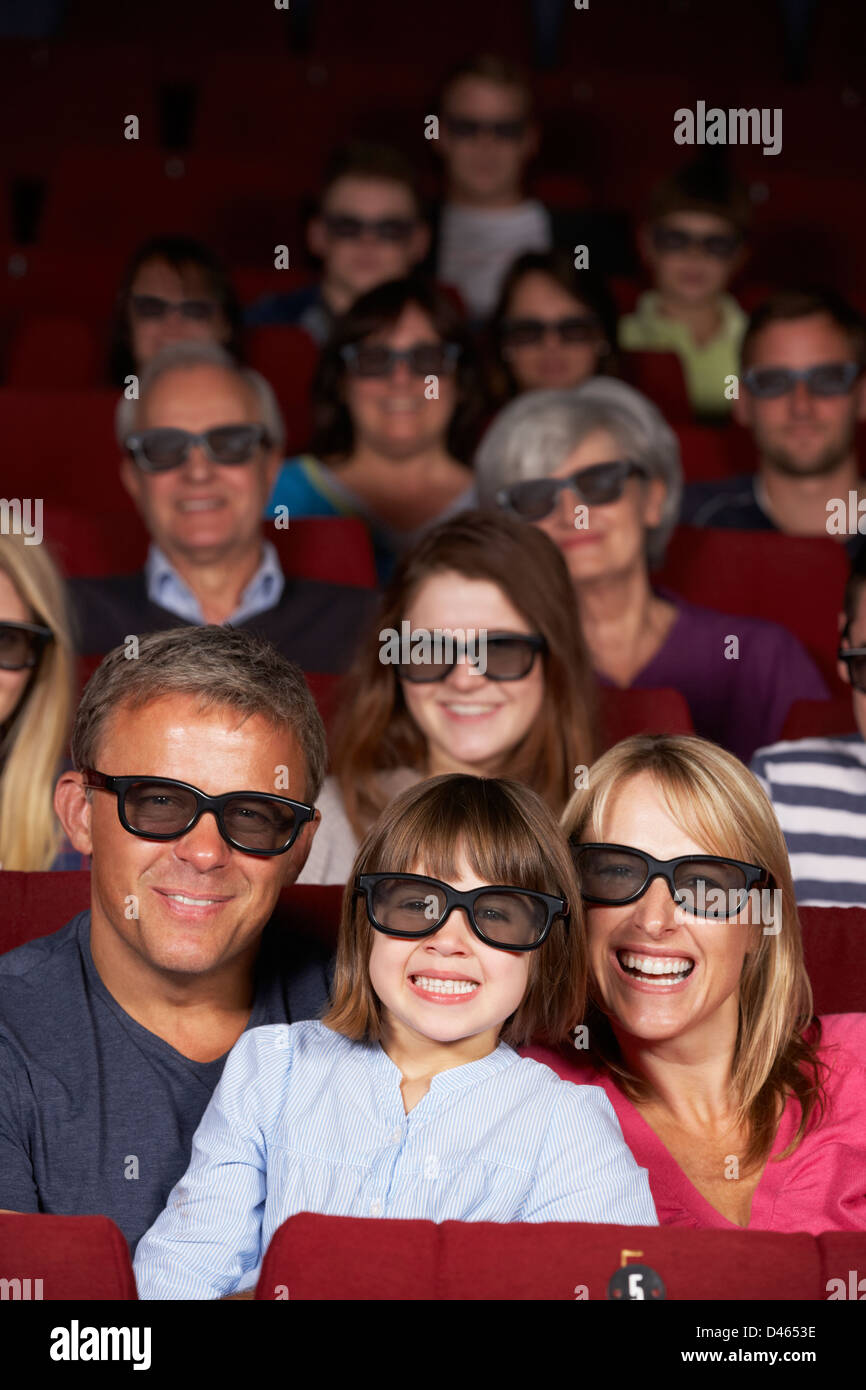 Familie 3D Film im Kino anschauen Stockfoto