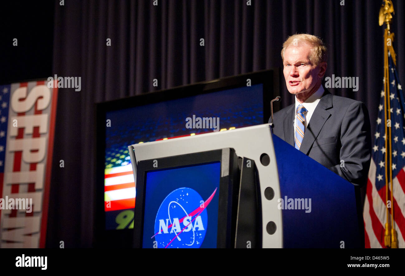 Die NASA nahm an der Gedenkfeier zum zehnten Jahrestag 9/11 Teil, bei der US-Senator Bill Nelson und Carla Cioffi an der Veranstaltung im NASA-Hauptquartier in Washington, D.C. teilnahmen Stockfoto