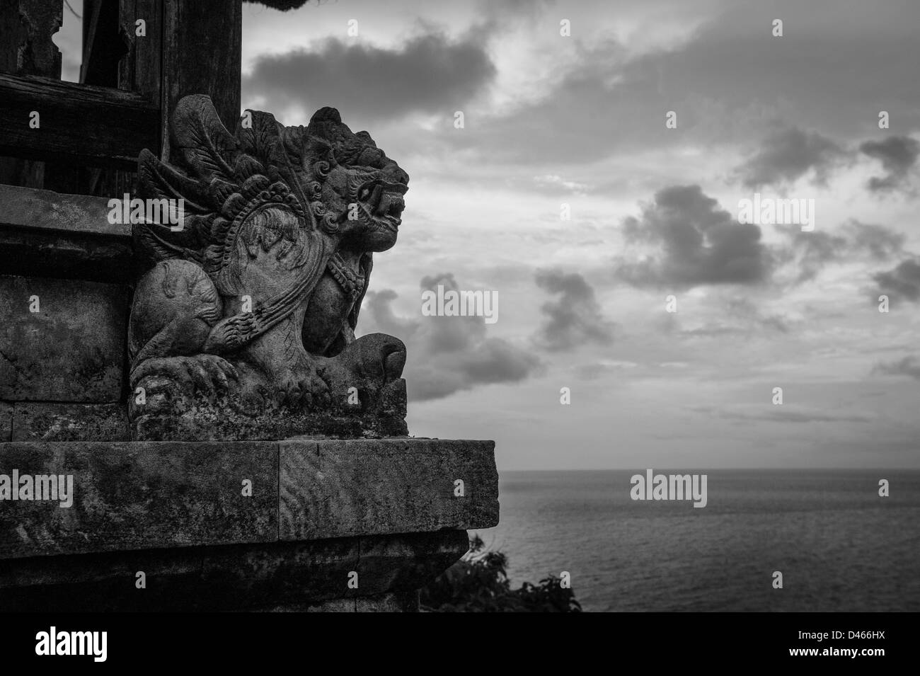 Geschwungene balinesischen Steinskulptur eine Hindu-Gottheit repräsentieren Stockfoto