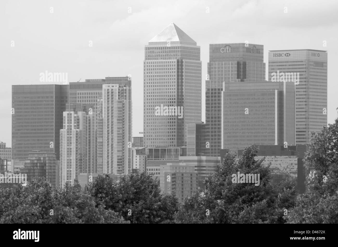 Blick auf die Skyline der Docklands vom Greenwich Park in London, England Stockfoto