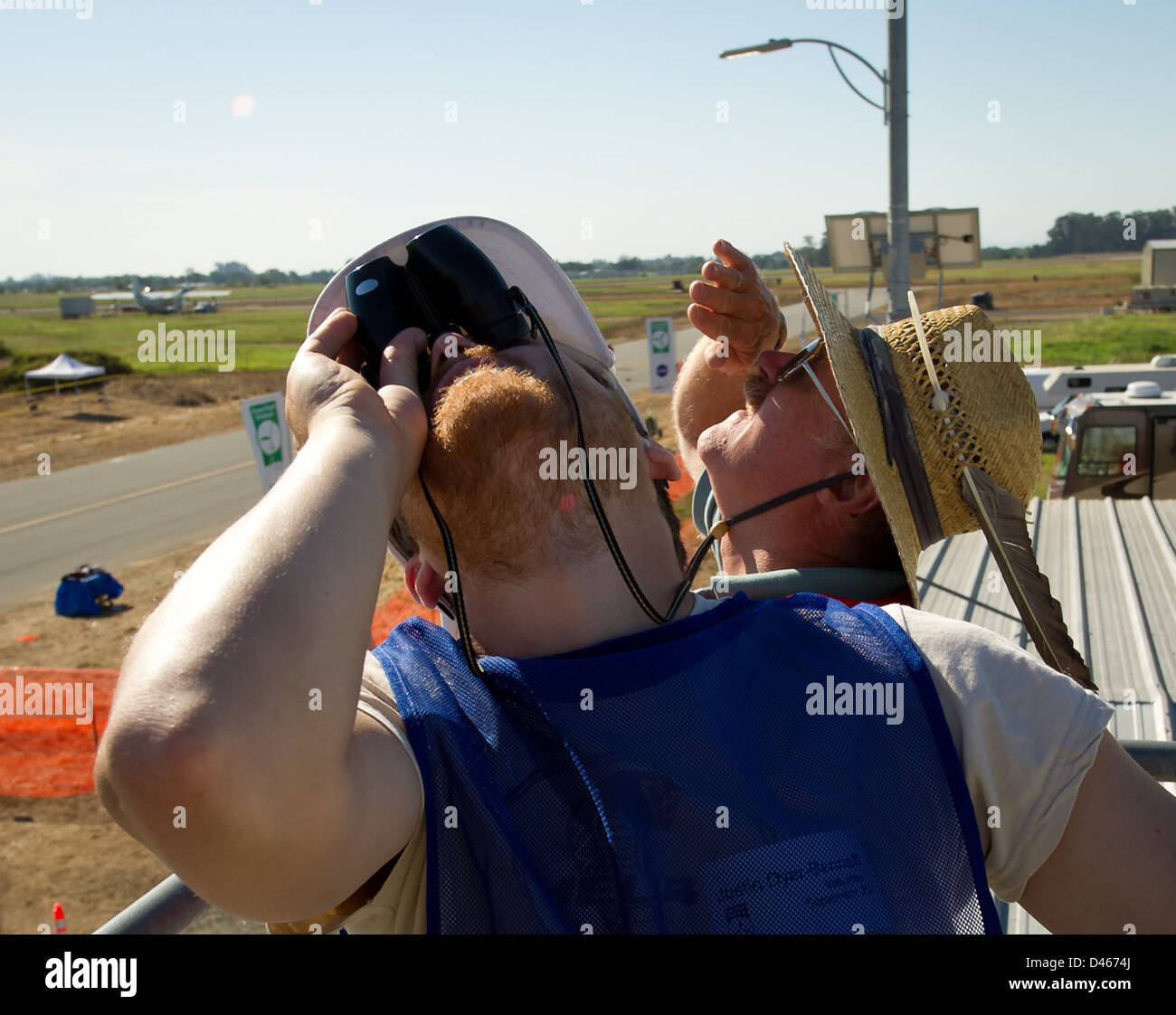 Die Green Flight Challenge, die am Charles M. Schulz Sonoma County Airport in Kalifornien stattfindet, zeigt innovative und umweltfreundliche Flugzeugdesigns von Teilnehmern wie Justin Dyer-Bennett und Mike Fenn. Stockfoto