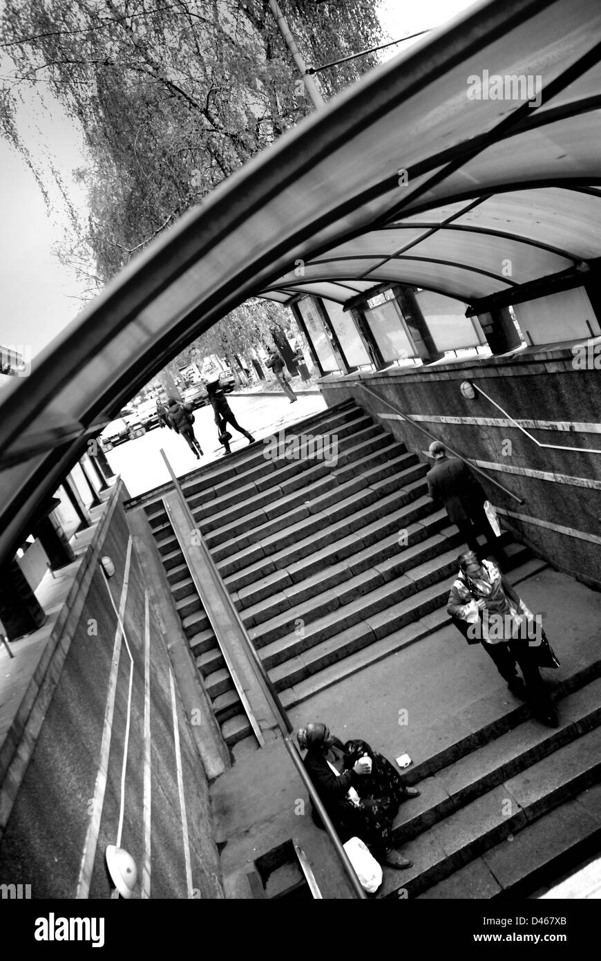 Bettler in Unterführung, Almaty, Kasachstan Stockfoto