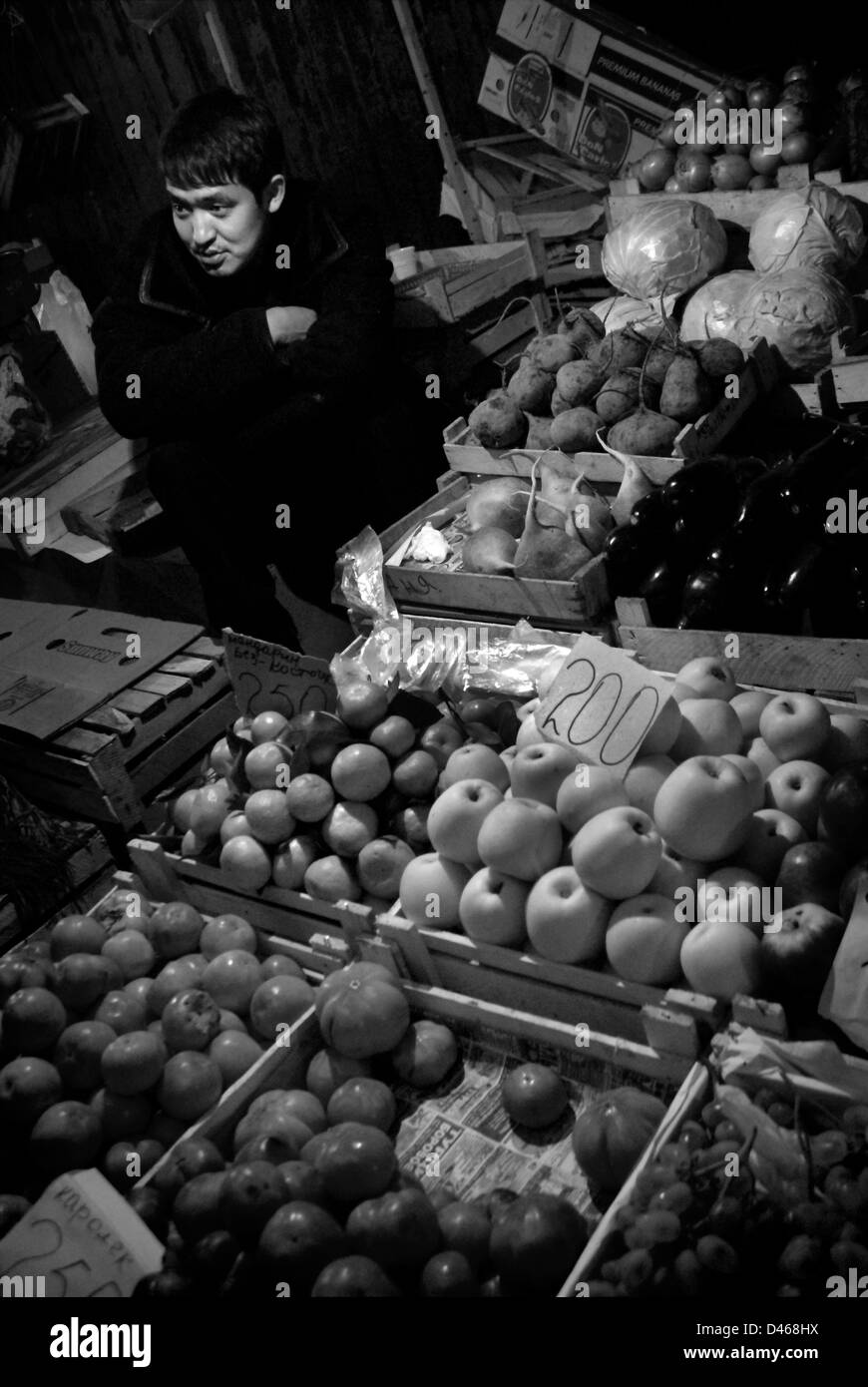 Apple-Verkäufer am offenen Markt, Almaty, Kasachstan Stockfoto