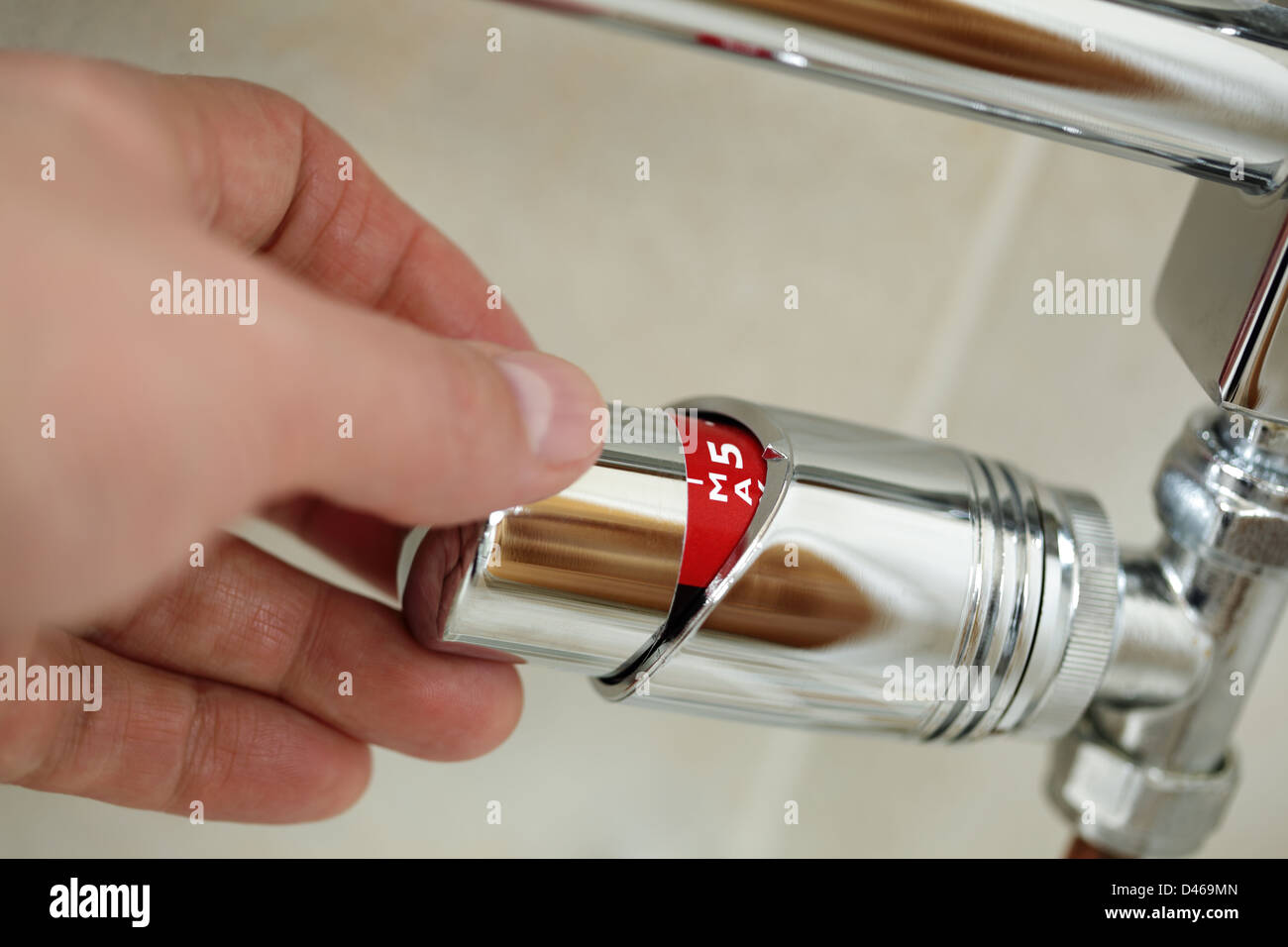 Heizkörperthermostat einstellen Stockfoto