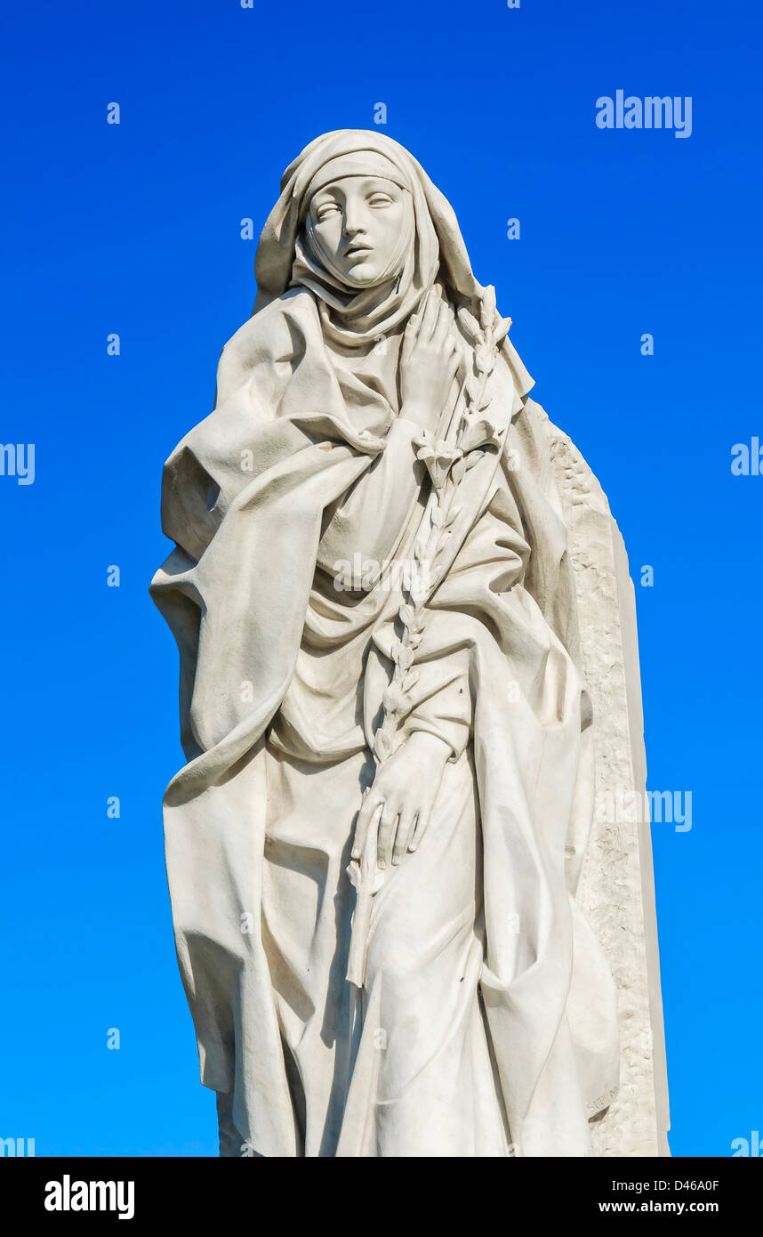 Statue der Heiligen Katharina von Siena in der Nähe von Sant'Angelo Burg - Rom Stockfoto