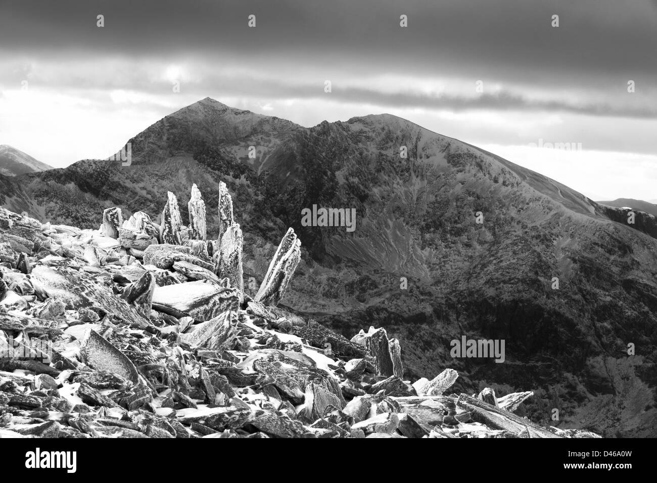 Wandern im Winter auf Glyder Fawr Snowdonia Stockfoto
