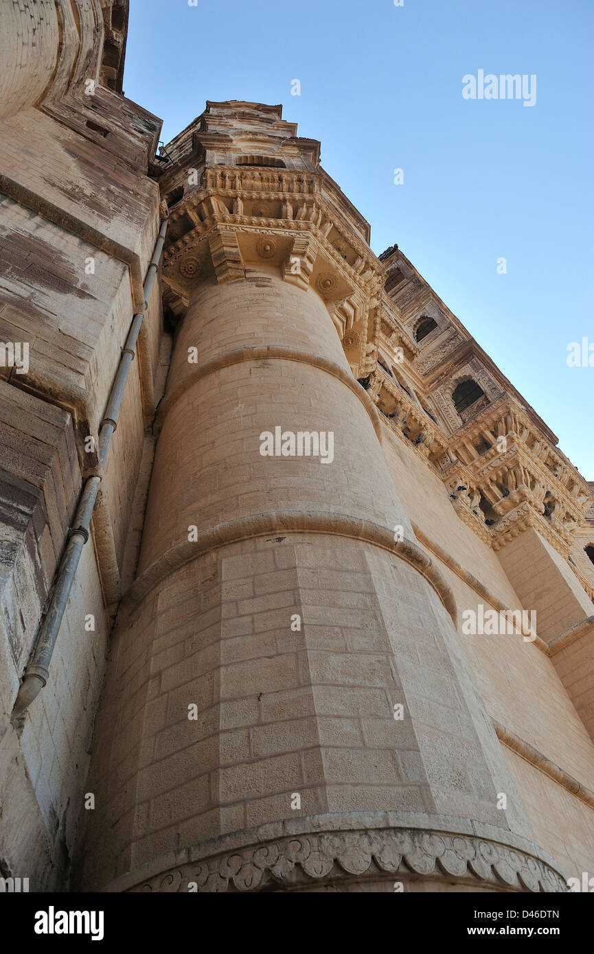 Die imposante Bastionen des mächtigen Meherangarh Fort; Jodhpur, Rajasthan. Indien. Stockfoto