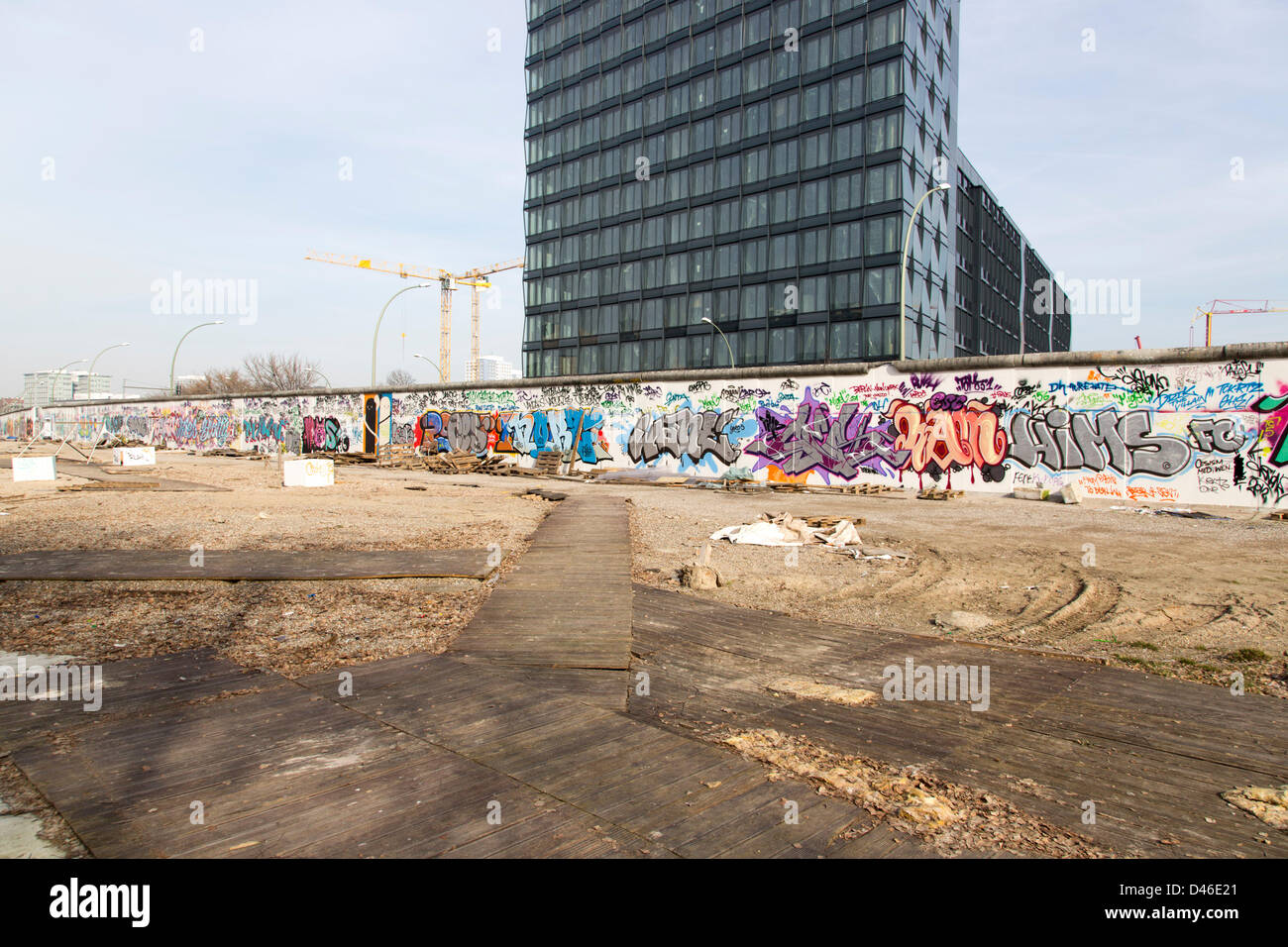 Berlin, Deutschland. 6. März 2013. Die East Side Gallery ist der größte Outdoor-Kunstgalerie der Welt und unter der aktuellen weltweiten Protest in Bezug auf die Entfernung von mehrere Segmente der Berliner Mauer um den Bau eines Luxushotels im 6. März 2013 in Berlin zu ermöglichen. Bildnachweis: Mezzotint alamy / Alamy Live News Stockfoto