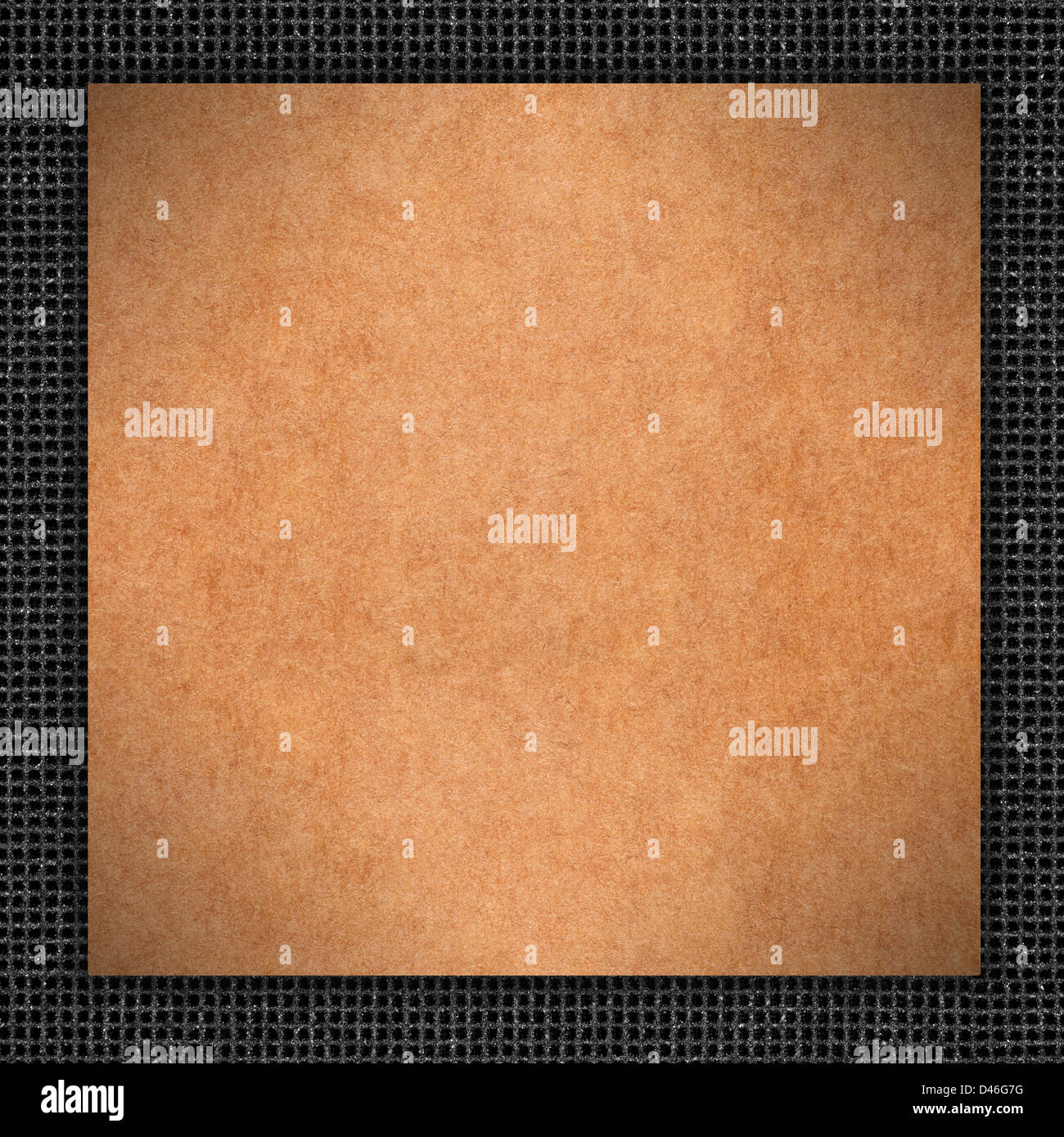 braunen Karton Hintergrund in graues Gitter Muster Rahmen oder Karton grobe Textur mit schwarzem Rand Stockfoto