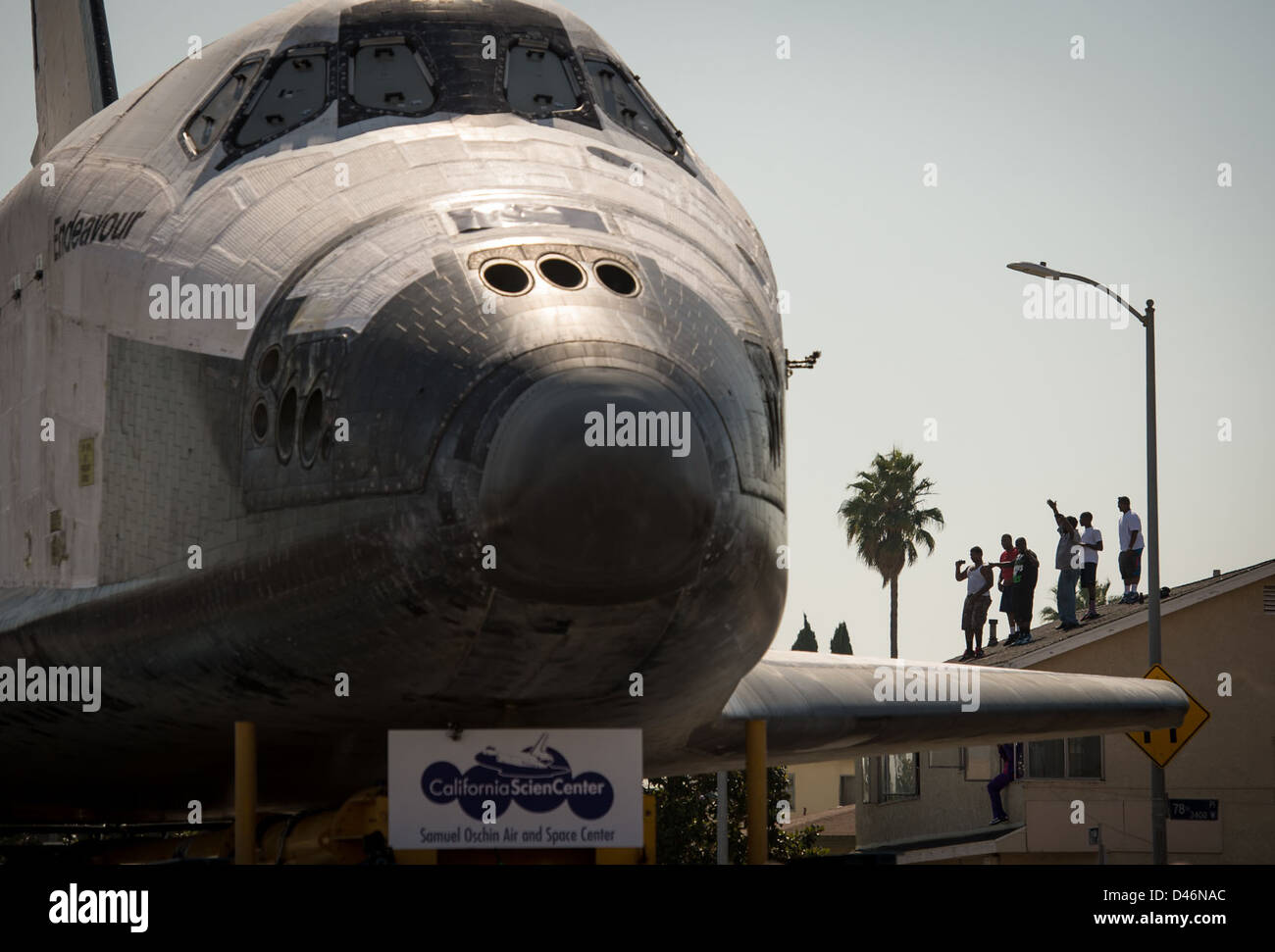 Space Shuttle Endeavour Bewegung (201210130038HQ) Stockfoto