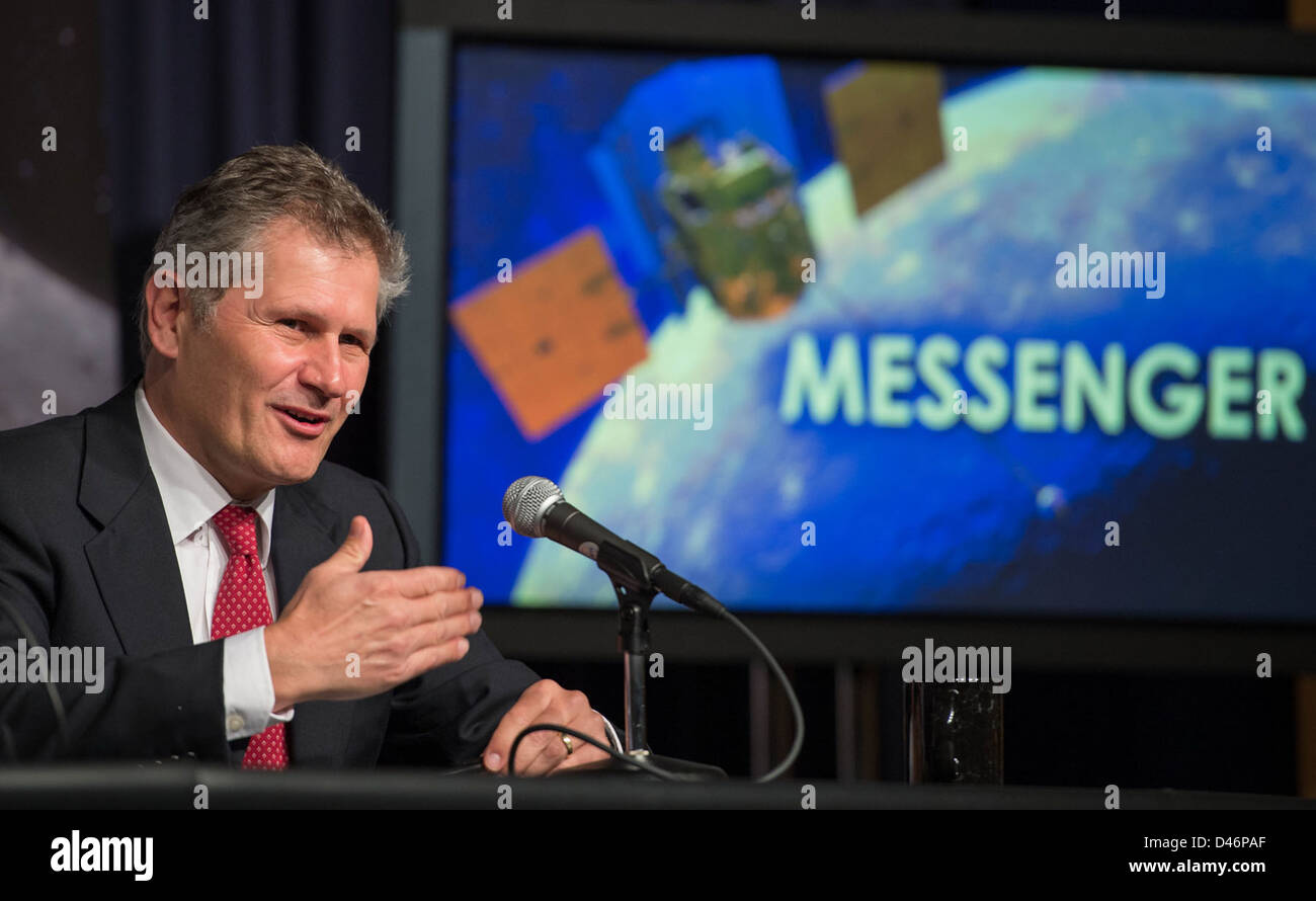 Das MESSENGER-Missionsbriefing der NASA gibt einen Überblick über die Mercury-Explorationsmission. Die Wissenschaftler David Paige und Paul E. Alers diskutieren die Erkenntnisse und Forschungen des Raumfahrzeugs über den Planeten Mercury und verbessern so unser Verständnis für seine Zusammensetzung und Umwelt. Stockfoto