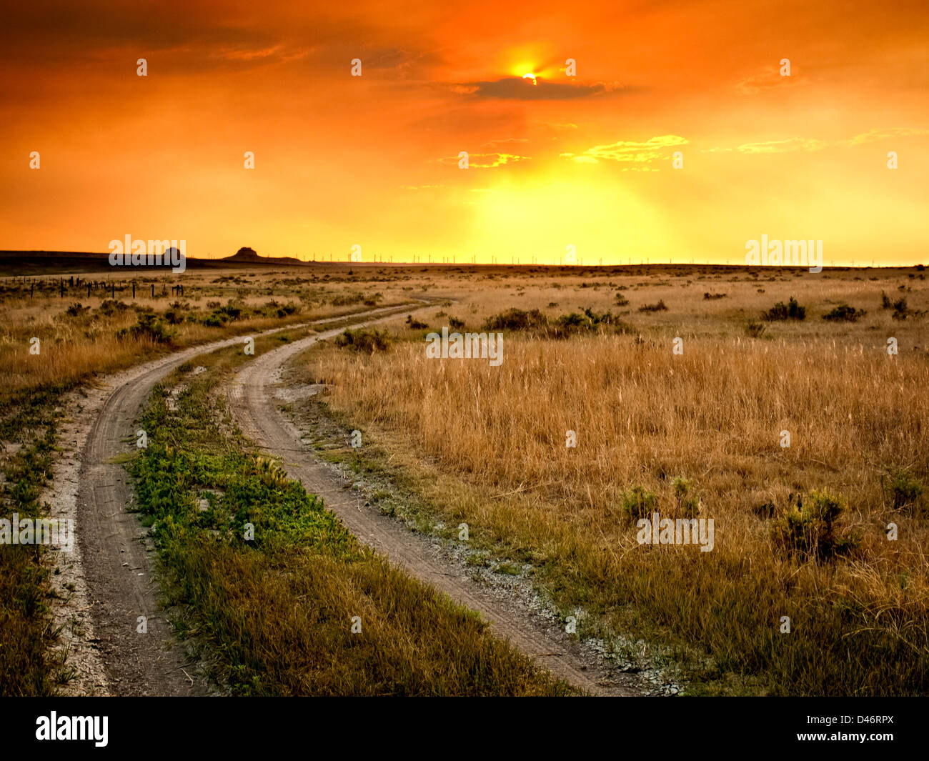 Dramatischen Sonnenuntergang am Pawnee National Grassland im Weld County, des nordöstlichen Colorado. Stockfoto