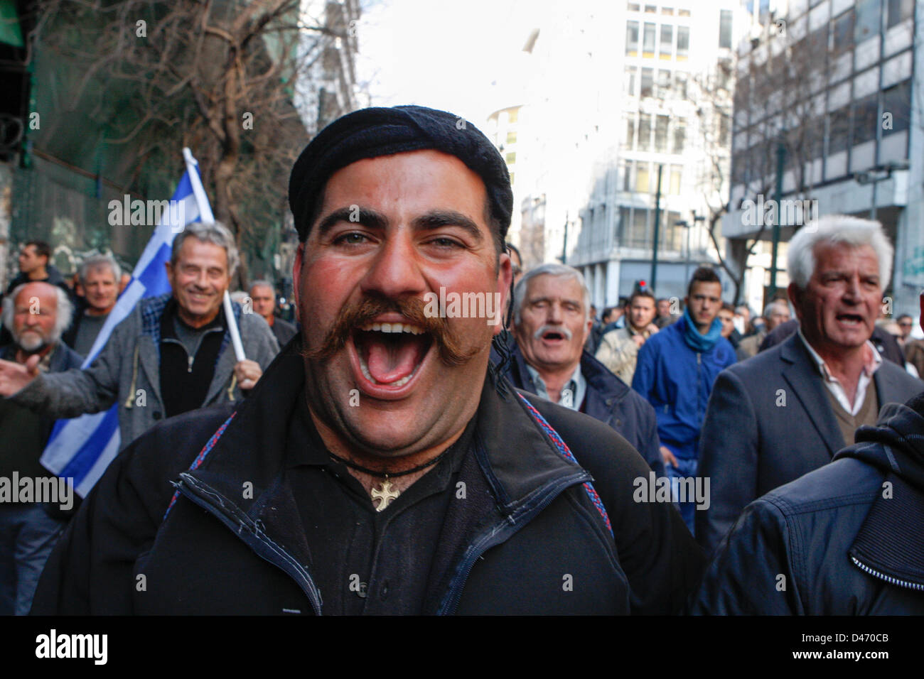 Bauern aus der ganzen Welt kamen Griechenland nach Athen, um gegen die neuen Steuermaßnahmen zu protestieren. Stockfoto