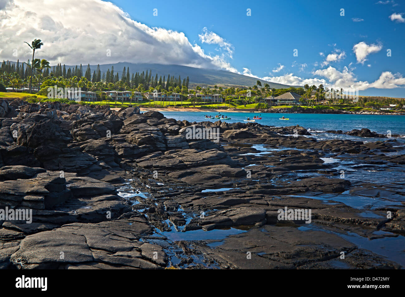 Kajak-Gruppe in Kapalua Bay, Maui, Hawaii. Drei Aufnahmen wurden digital kombiniert, um dieses HDR-Bild zu erstellen. Stockfoto