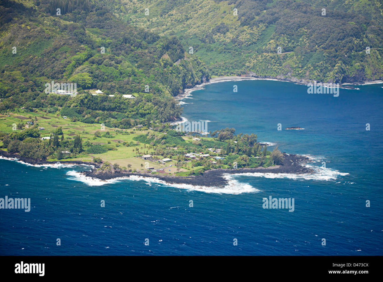Eine Luftaufnahme der Halbinsel Keanae entlang Mauis berühmte Straße nach Hana, Maui, Hawaii, USA. Stockfoto