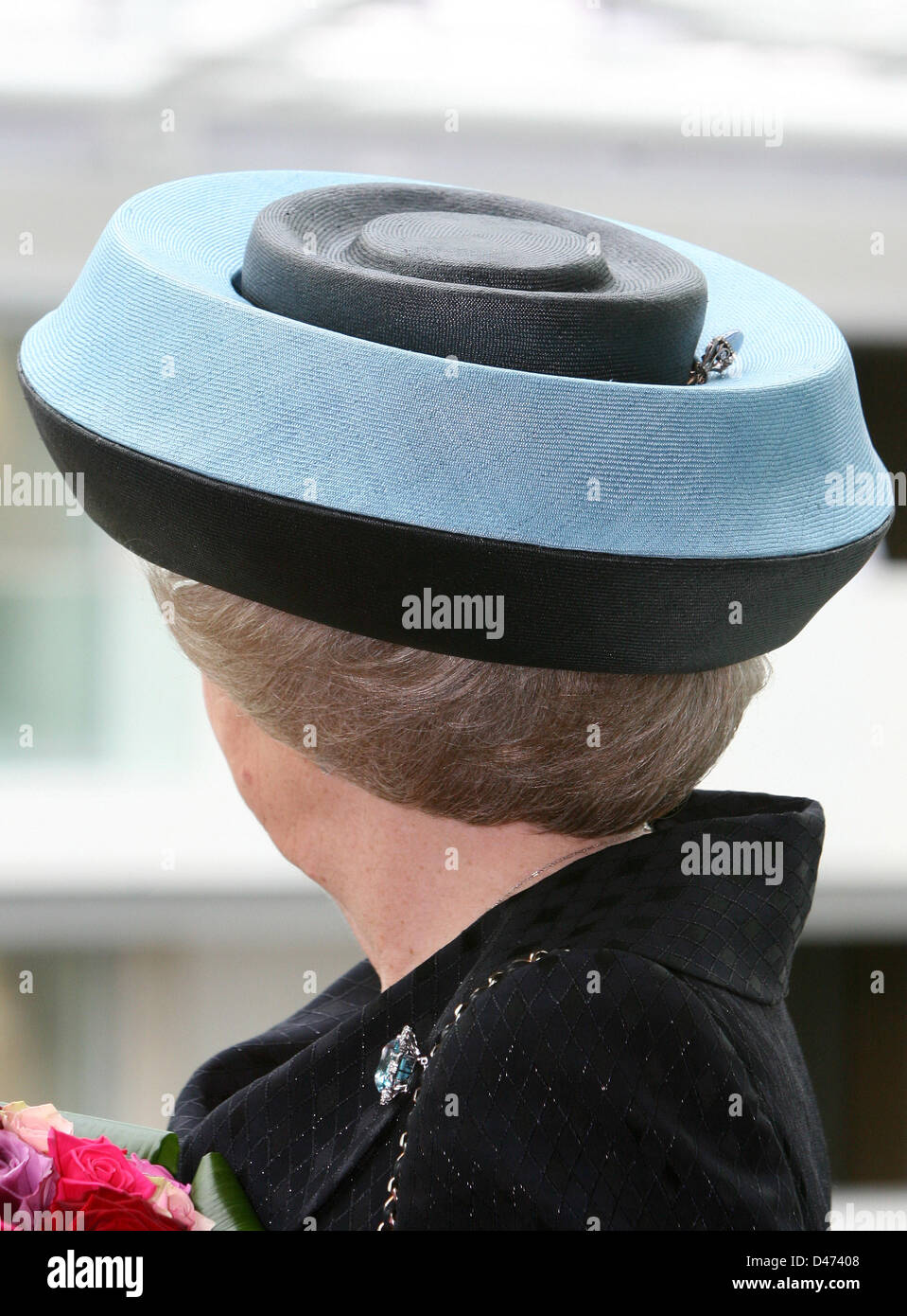 Niederländischen Königin Beatrix eröffnet offiziell das renovierte Finanzministerium in den Haag, die Niederlande, 12. März 2009. Architekt Jeroen van Schooten verlieh dem Gebäude ein modernes und repräsentatives neues Gesicht mit einem Wintergarten, Atrium und einer Doppel-Haut-Fassade. Foto: Albert Philip van der Werf (Niederlande) Stockfoto