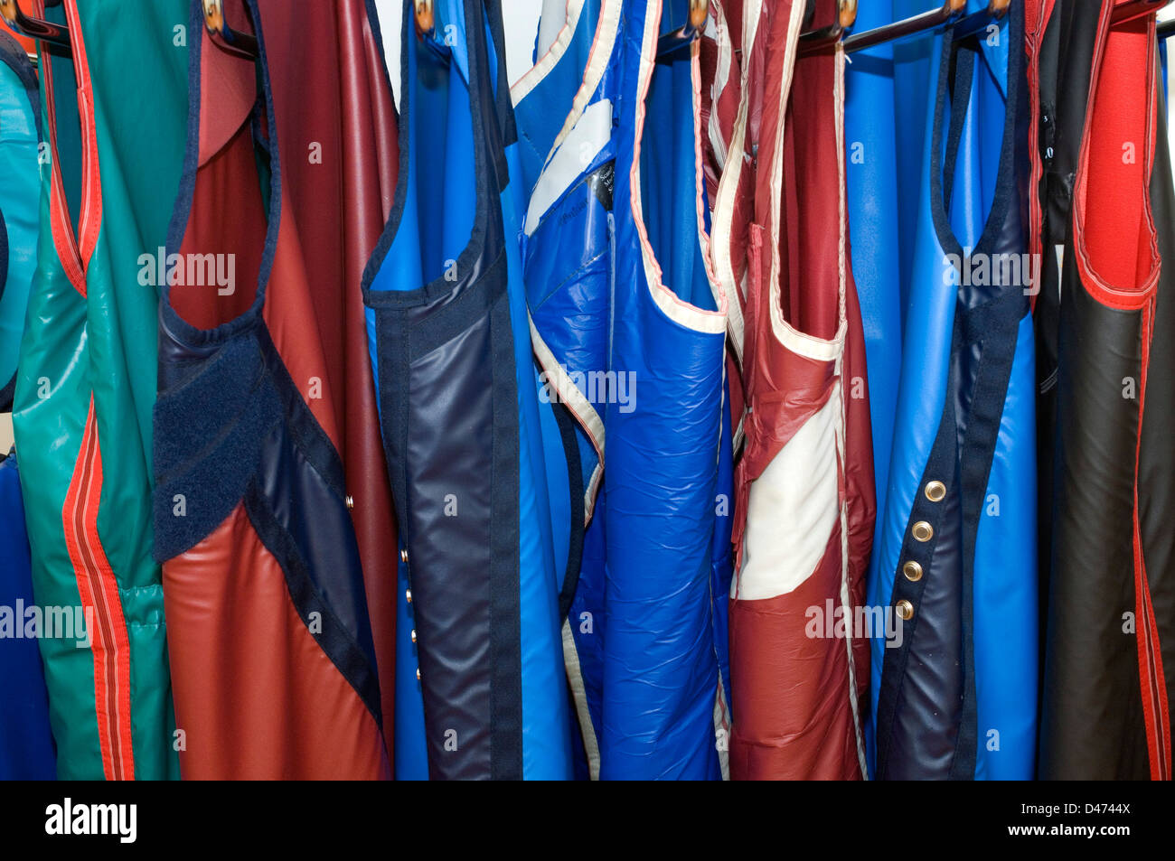 Eine Auswahl an bunten Blei-Gefütterte Jacken. Stockfoto