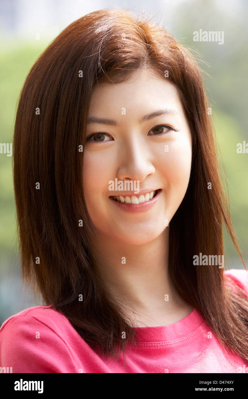 Kopf und Schultern Porträt von attraktiven Chinesin Stockfoto
