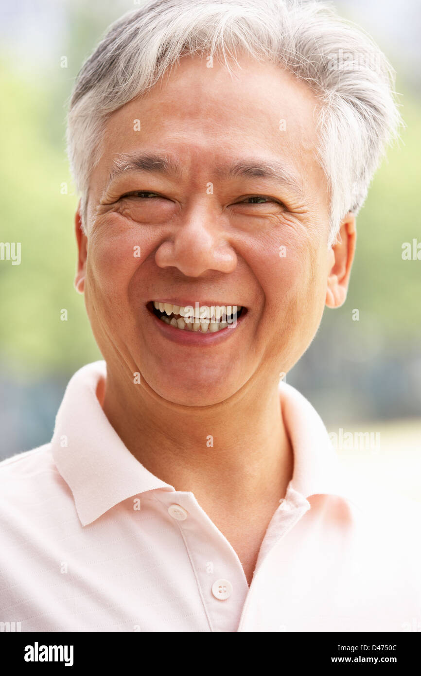 Kopf und Schultern Porträt des Senior chinesischer Mann Stockfoto