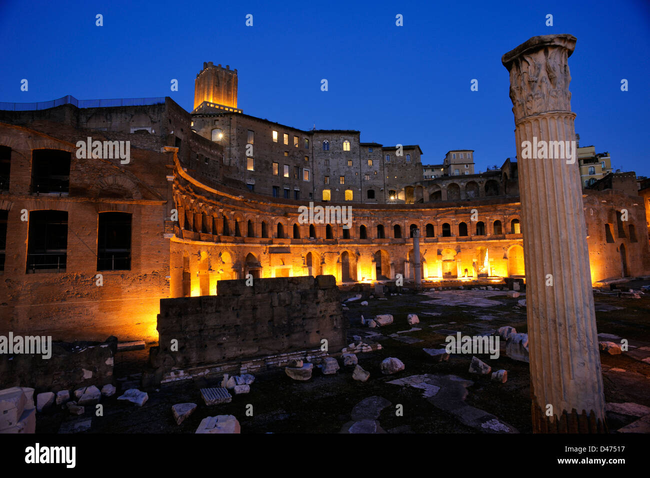Italien, Rom, Trajans Märkte bei Nacht Stockfoto