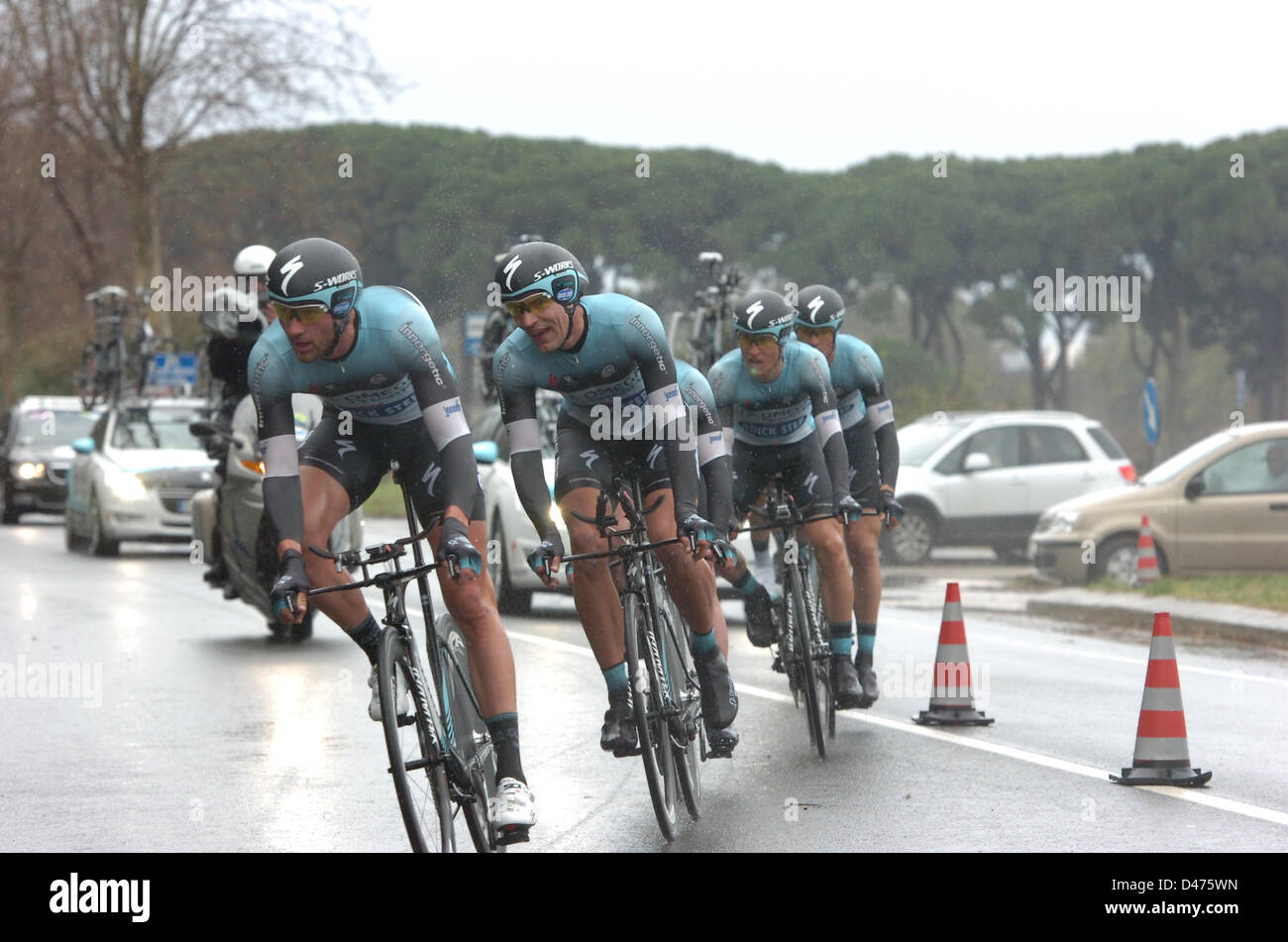 Donoratico, Italien. 6. März 2013. Tirreno Adriatico Coast to Coast Rennen, Stufe 1. Omega Pharma-Quick Step während der Öffnung. Bildnachweis: Aktion Plus Sportbilder / Alamy Live News Stockfoto