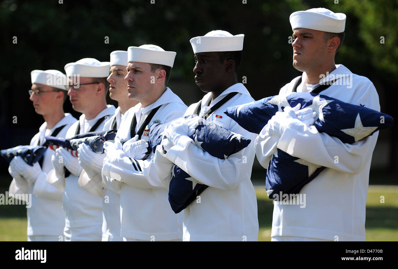 Segler beteiligen sich an einer Fahne Stilllegung Zeremonie in Fort Meade. Stockfoto