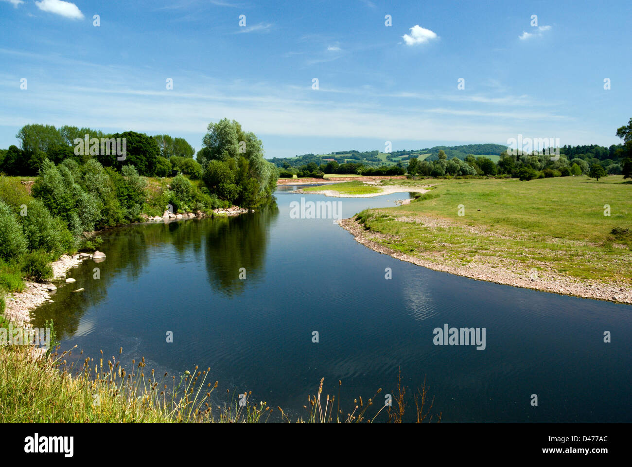 Fluss Usk von der Usk Valley Walk, The Bryn in der Nähe von Abergavenny, Monmouthshire, Wales. Stockfoto