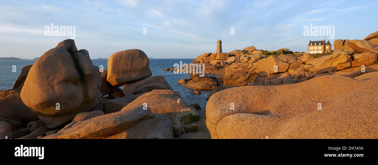 Frankreich, Bretagne, Côtes d ' Armor (22), Cotes de Granit Rose, Ploumanac'h, Squewel Ende und meine Ruz Leuchtturm Stockfoto