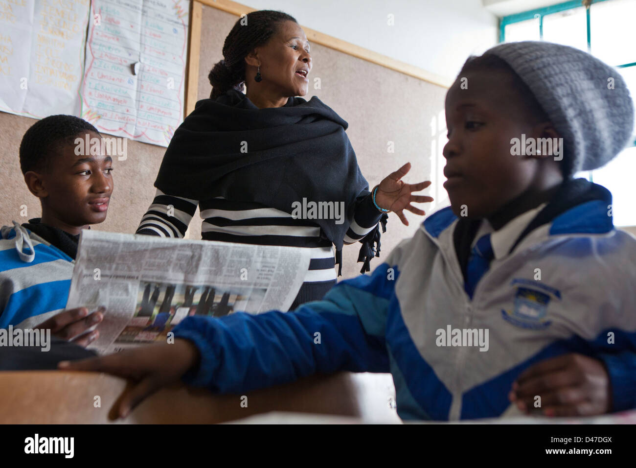 Südafrikanische sekundäre High School Kinder in einer Klasse in der Sophumelela Schule, Township Philippi, Kapstadt, Südafrika. Stockfoto