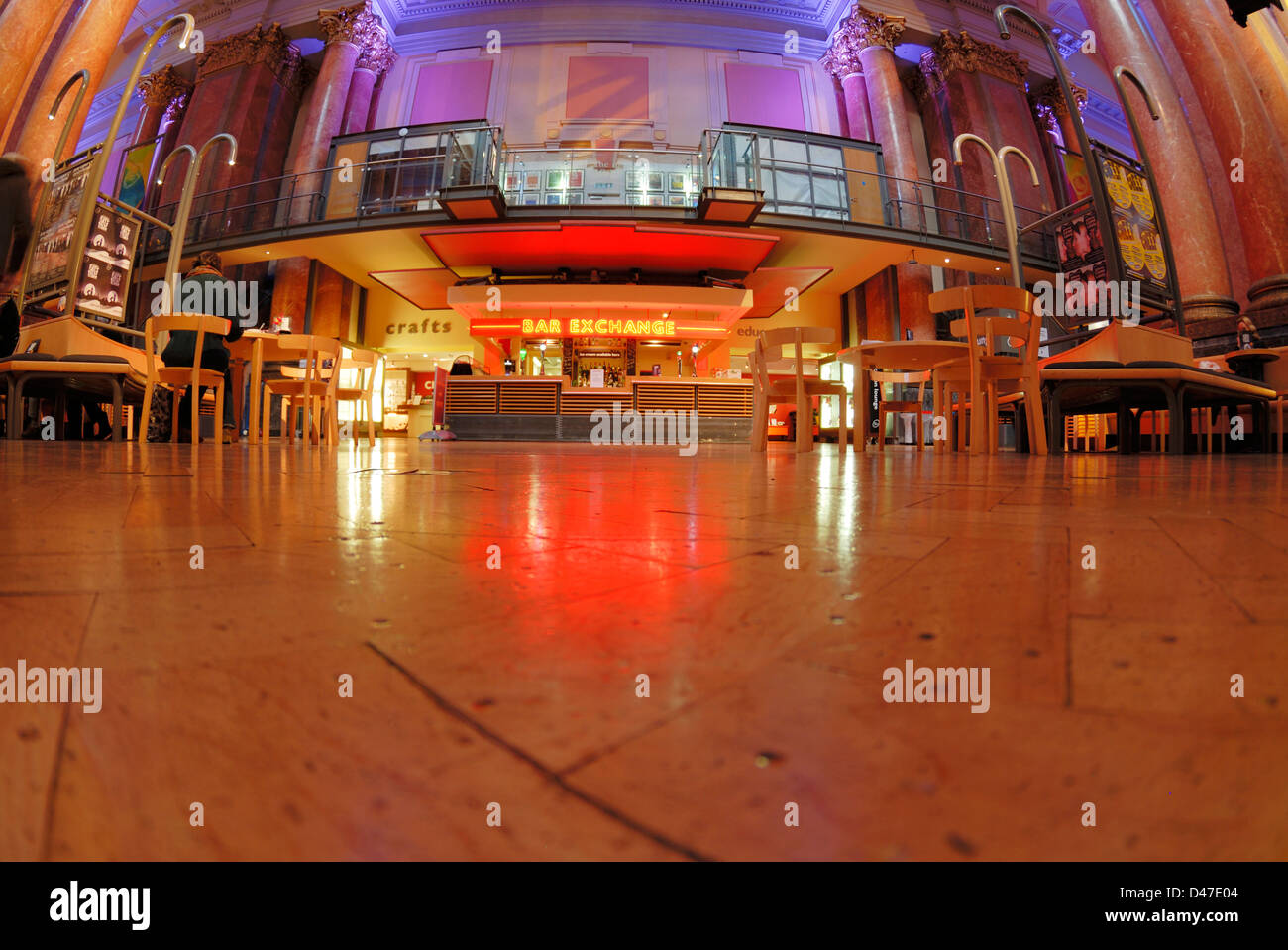 Innere des Royal Exchange Building in Manchester zeigt das Theater in der Mitte. Stockfoto